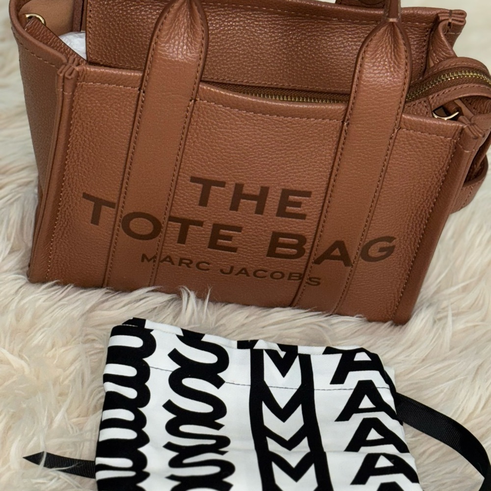 Marc Jacobs Tote Bag - Picture 2 of 7